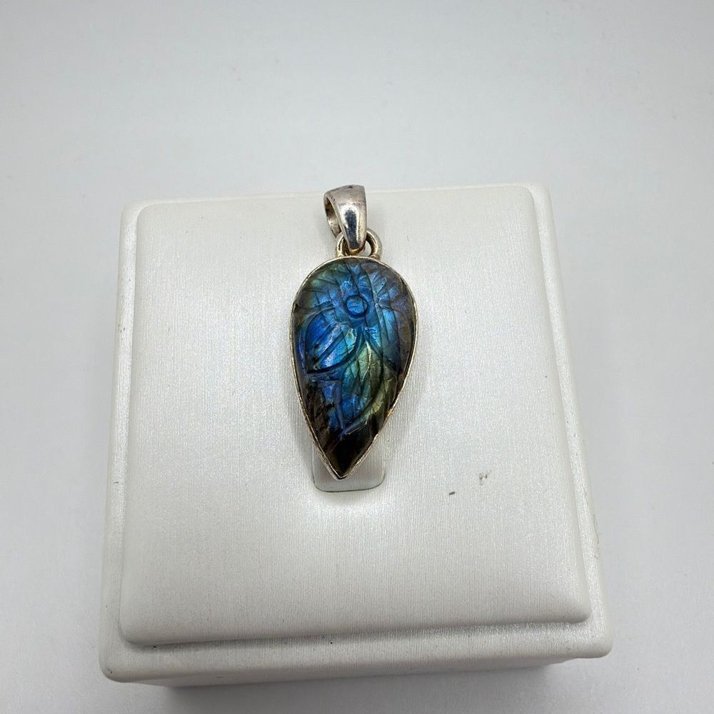 STUNNING 20x10mm floral carved LABRADORITE in sterling silver pendant!